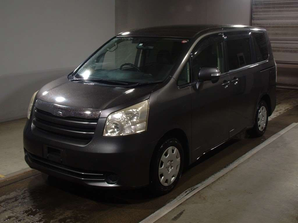 2010 Toyota Noah ZRR70G[0]