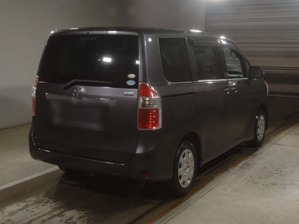 2010 Toyota Noah ZRR70G[1]