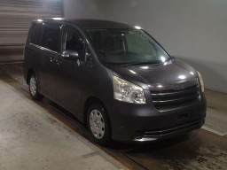 2010 Toyota Noah