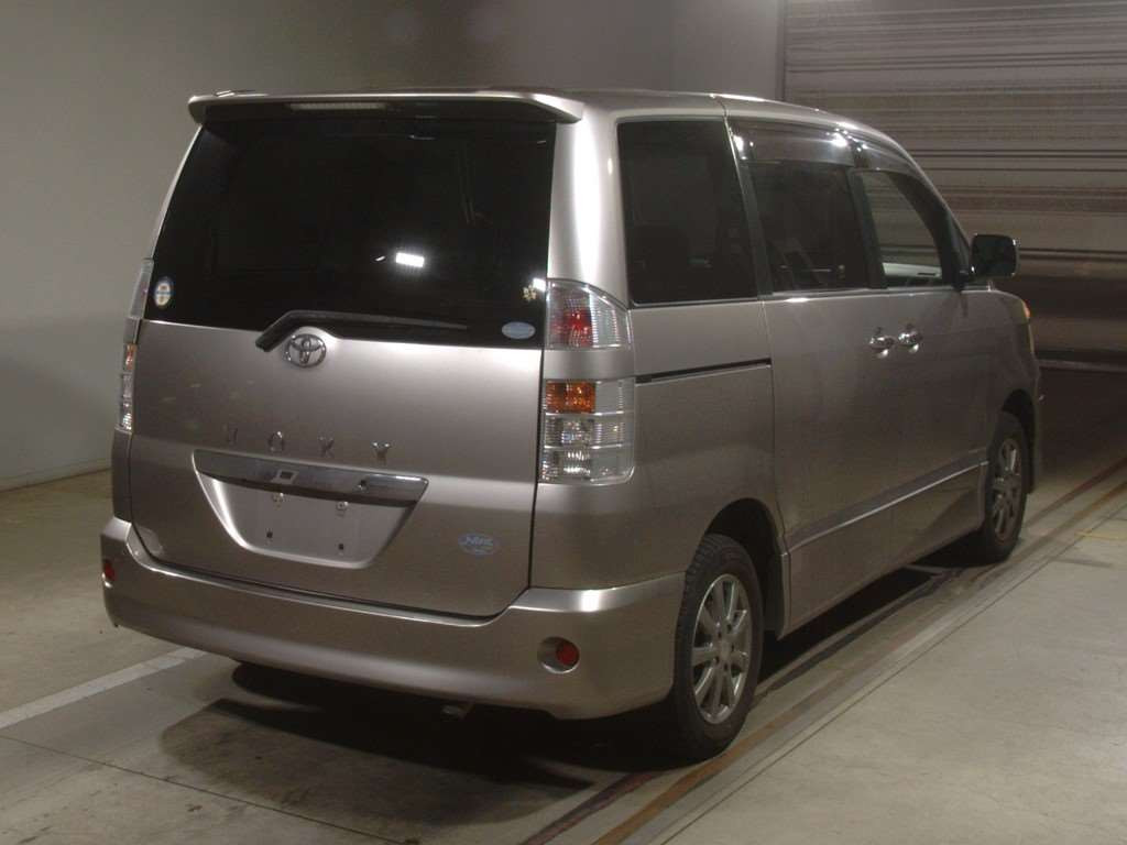 2003 Toyota Voxy AZR65G[1]