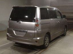 2003 Toyota Voxy