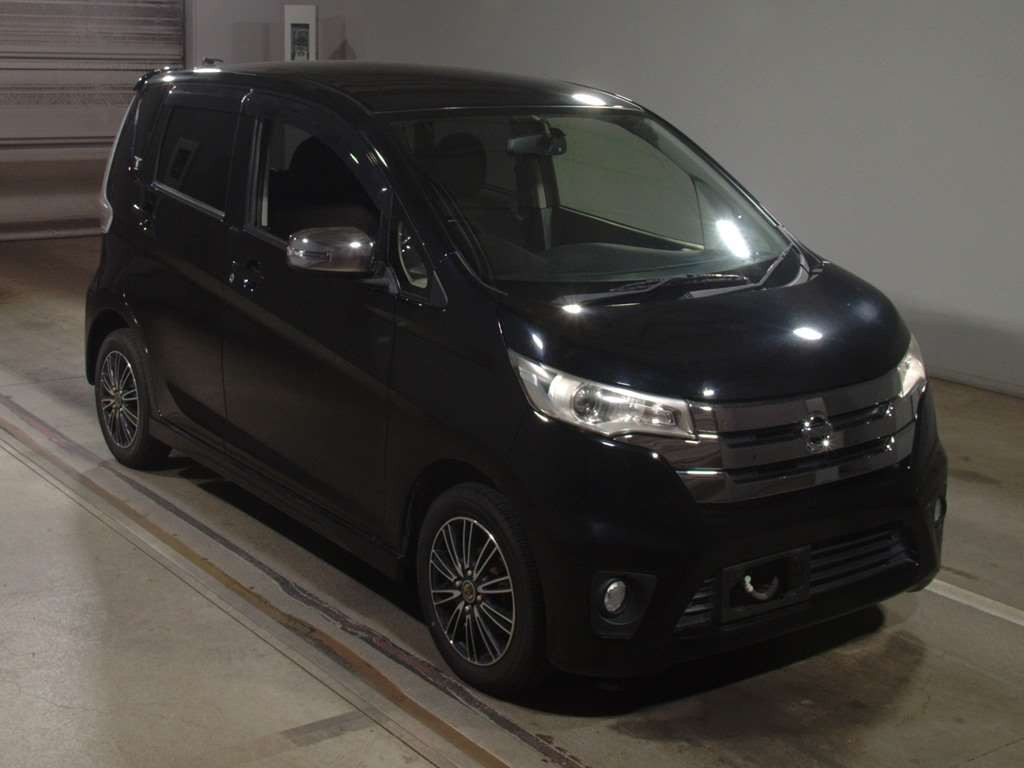 2013 Nissan DAYZ B21W[2]