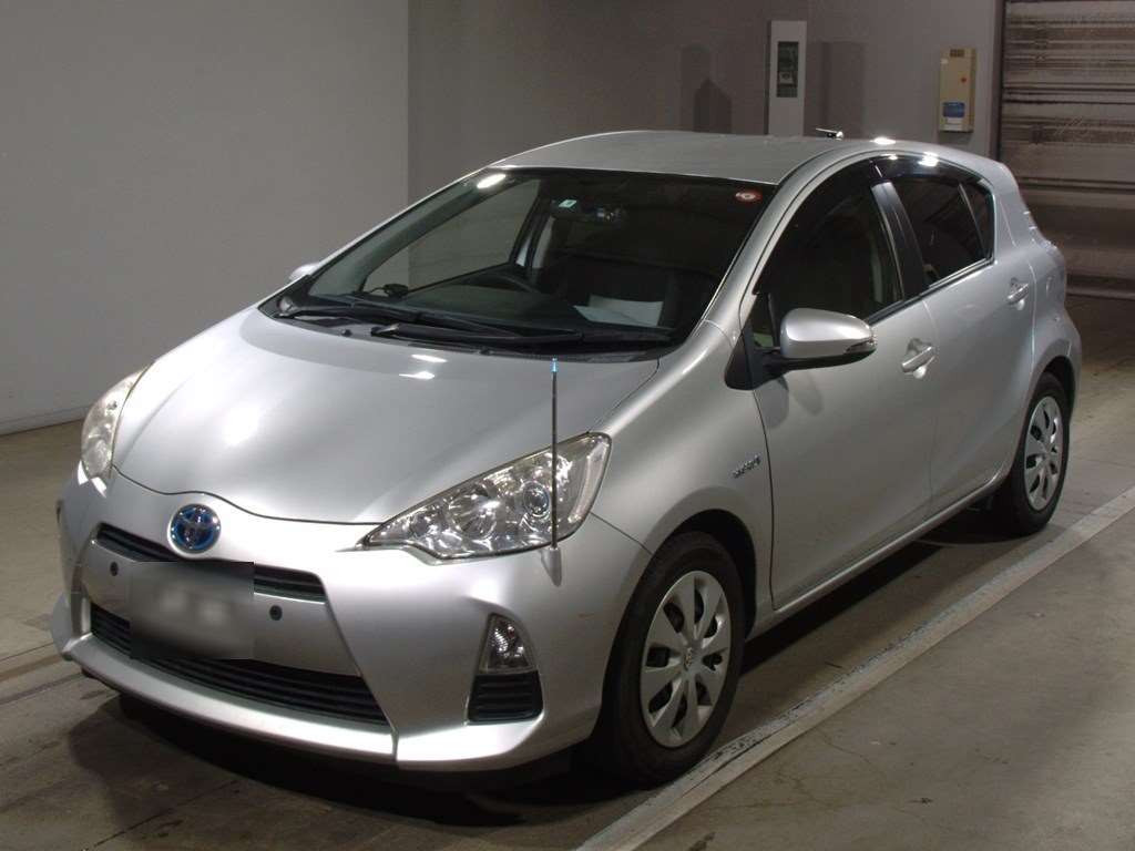 2013 Toyota Aqua NHP10[0]