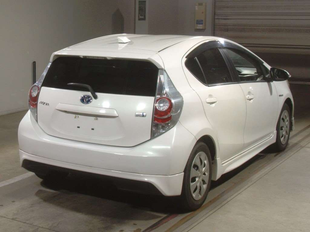 2014 Toyota Aqua NHP10[1]