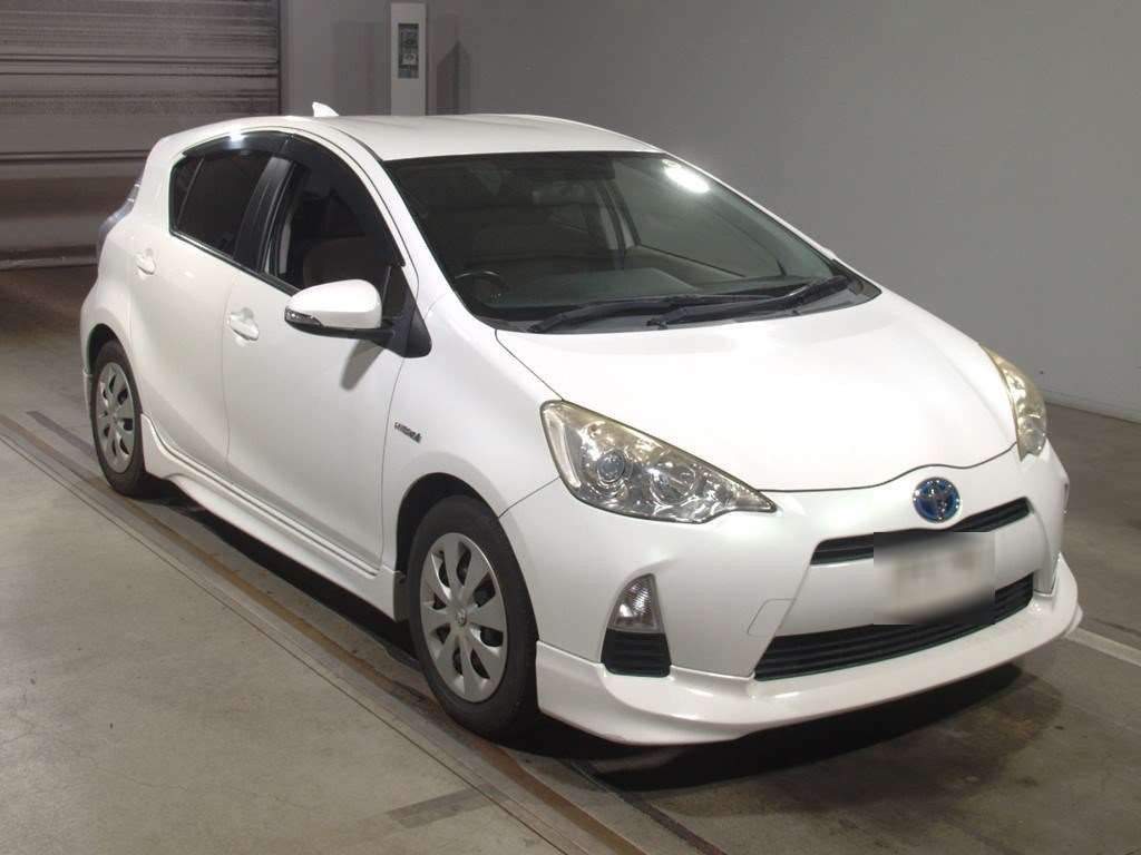 2014 Toyota Aqua NHP10[2]