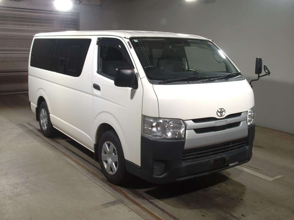 2019 Toyota Regiusace Van TRH200V[2]