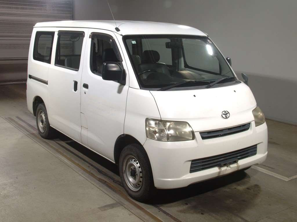 2011 Toyota Townace Van S412M[2]