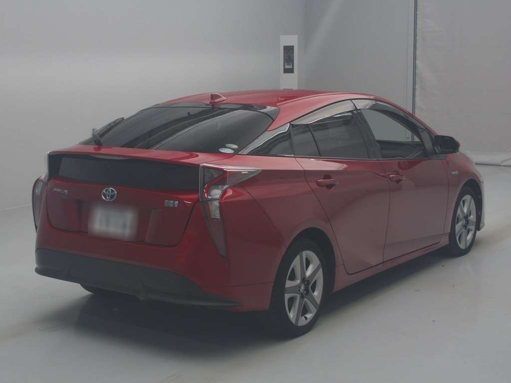 2016 Toyota Prius ZVW50[1]