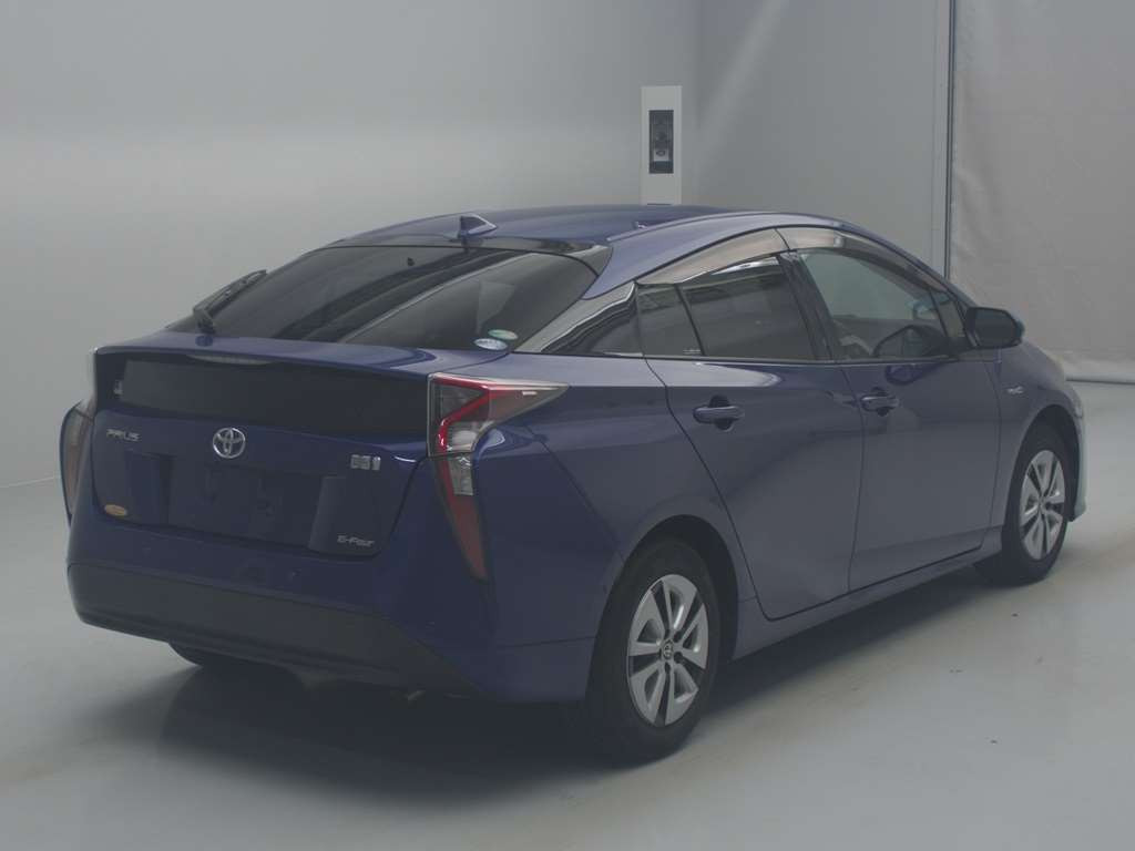 2016 Toyota Prius ZVW55[1]