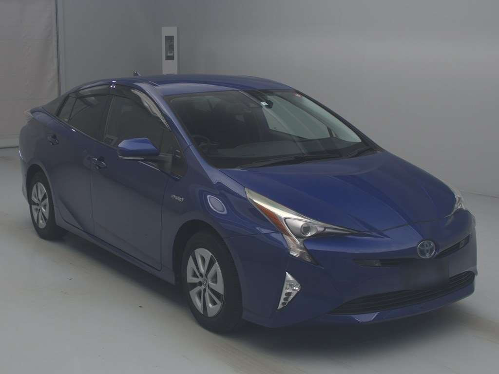 2016 Toyota Prius ZVW55[2]