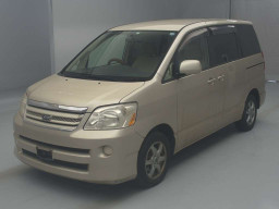 2005 Toyota Noah