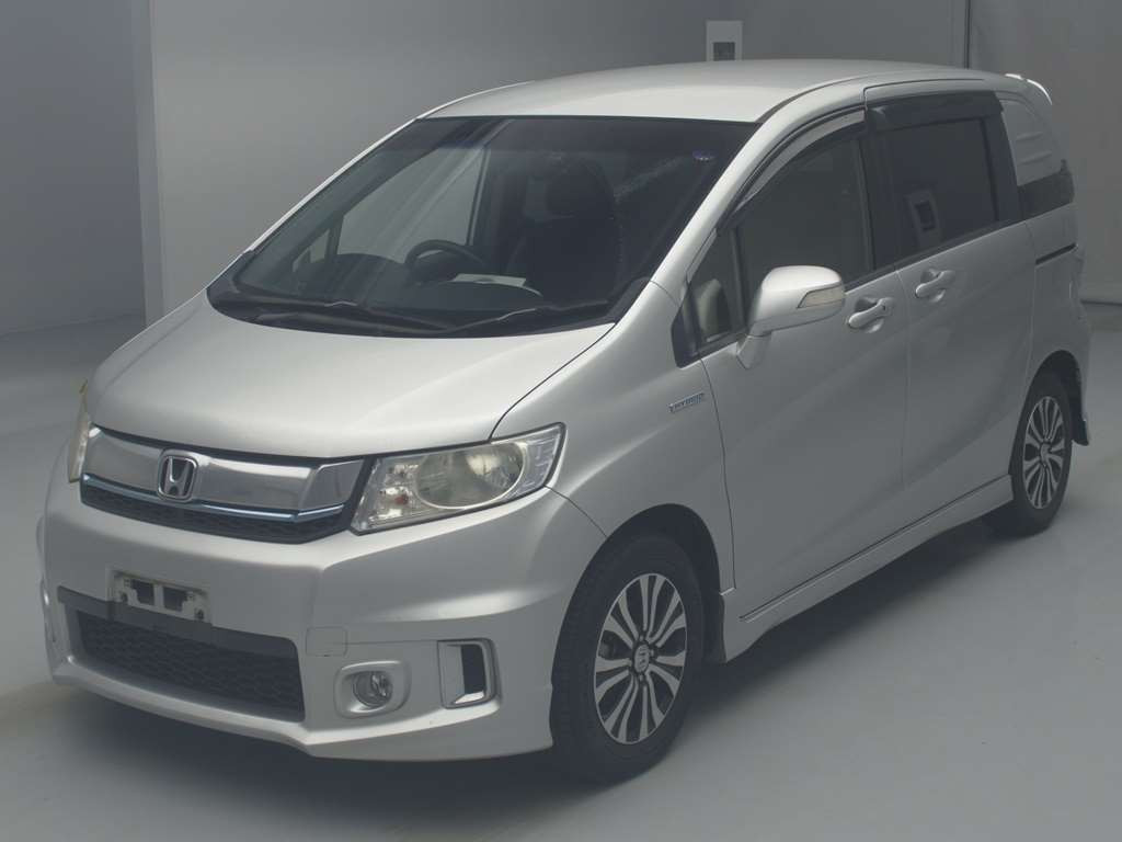 2014 Honda Freed spike hybrid GP3[0]