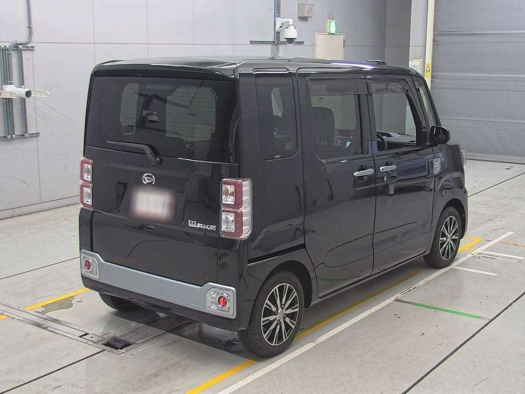 2015 Daihatsu Wake LA700S[1]