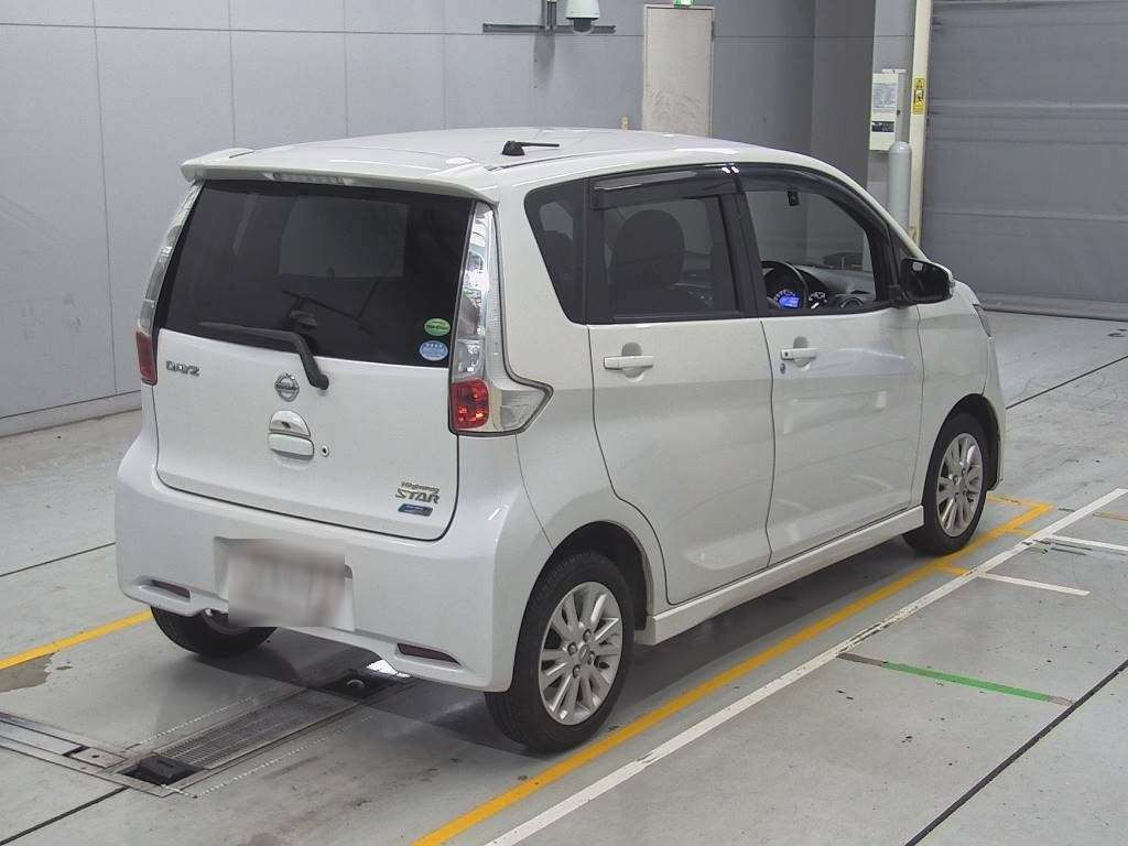 2013 Nissan DAYZ B21W[1]