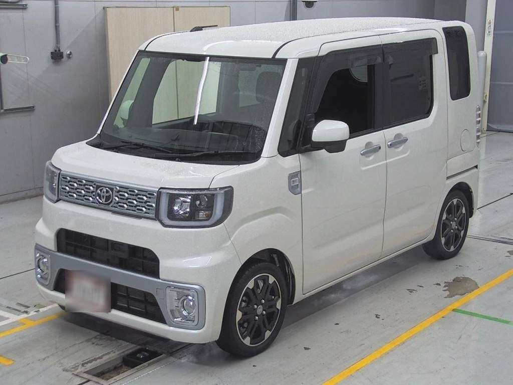 2016 Toyota Pixis Mega LA710A[0]