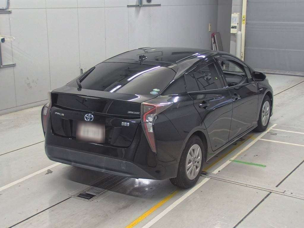 2016 Toyota Prius ZVW50[1]