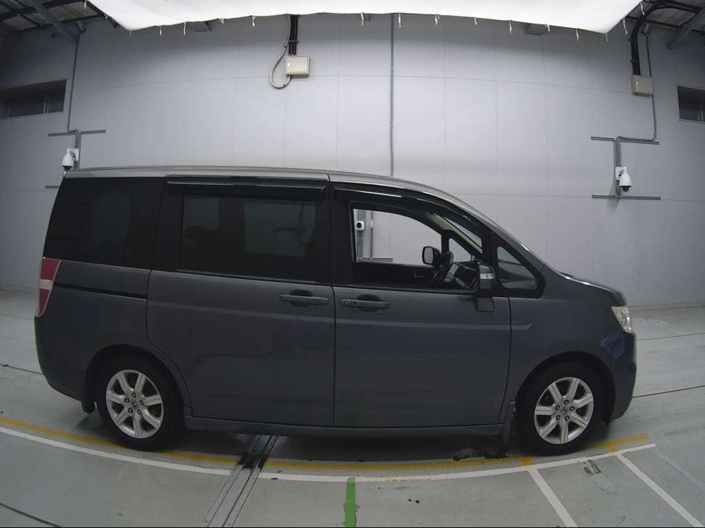 2013 Honda Step WGN RK1[2]