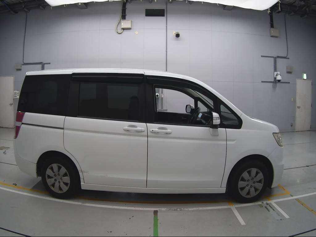 2013 Honda Step WGN RK1[2]