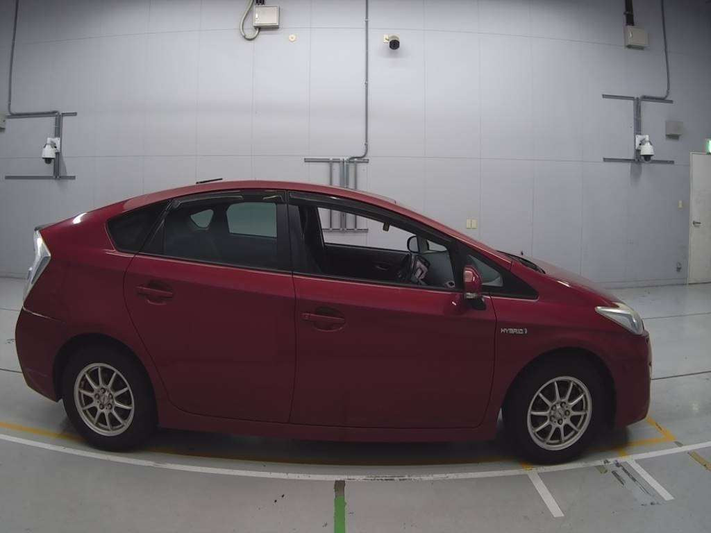 2011 Toyota Prius ZVW30[2]