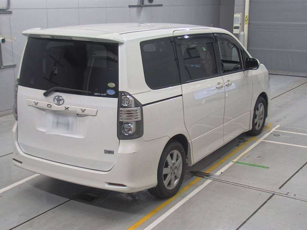 2010 Toyota Voxy ZRR70W[1]