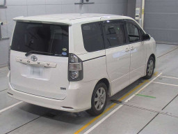 2010 Toyota Voxy