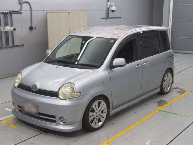 2004 Toyota Sienta