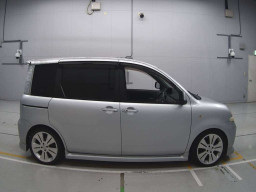 2004 Toyota Sienta