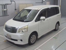 2010 Toyota Noah