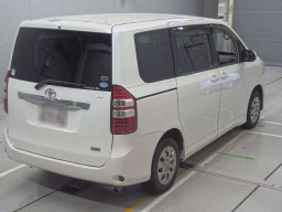 2010 Toyota Noah