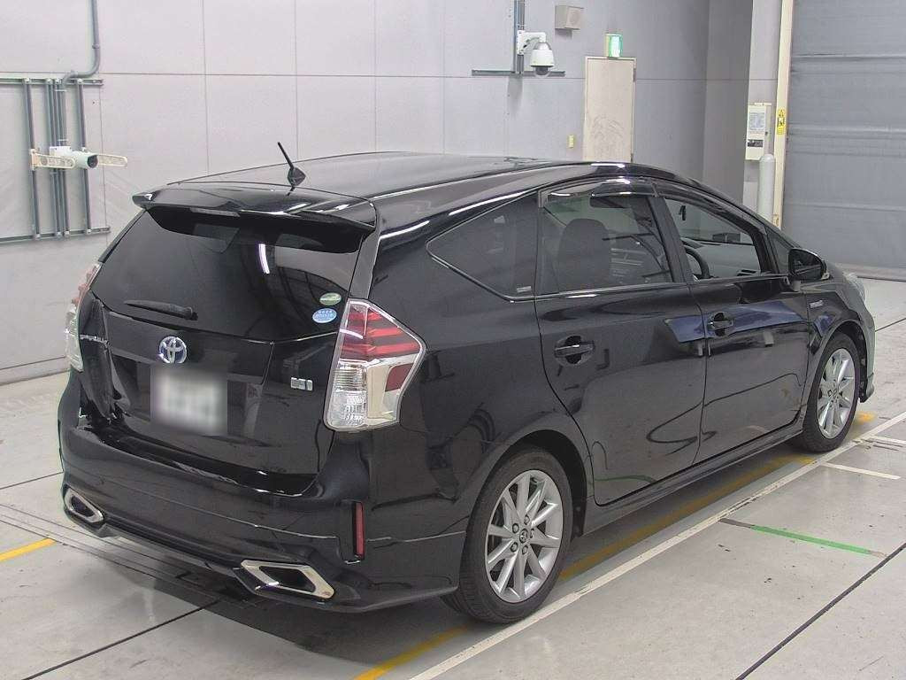 2014 Toyota Prius alpha ZVW40W[1]