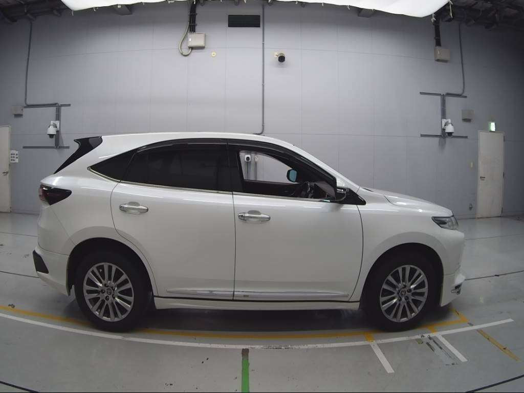 2017 Toyota Harrier ZSU60W[2]