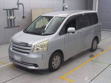 2010 Toyota Noah