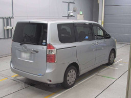 2010 Toyota Noah