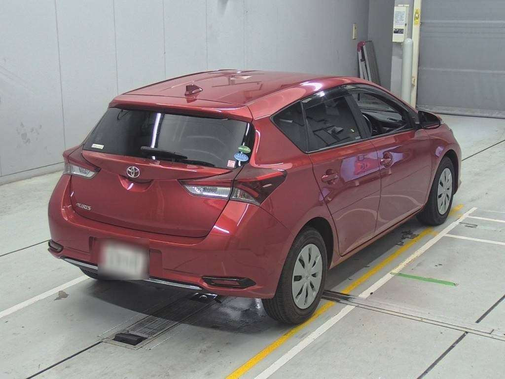 2016 Toyota Auris NZE181H[1]