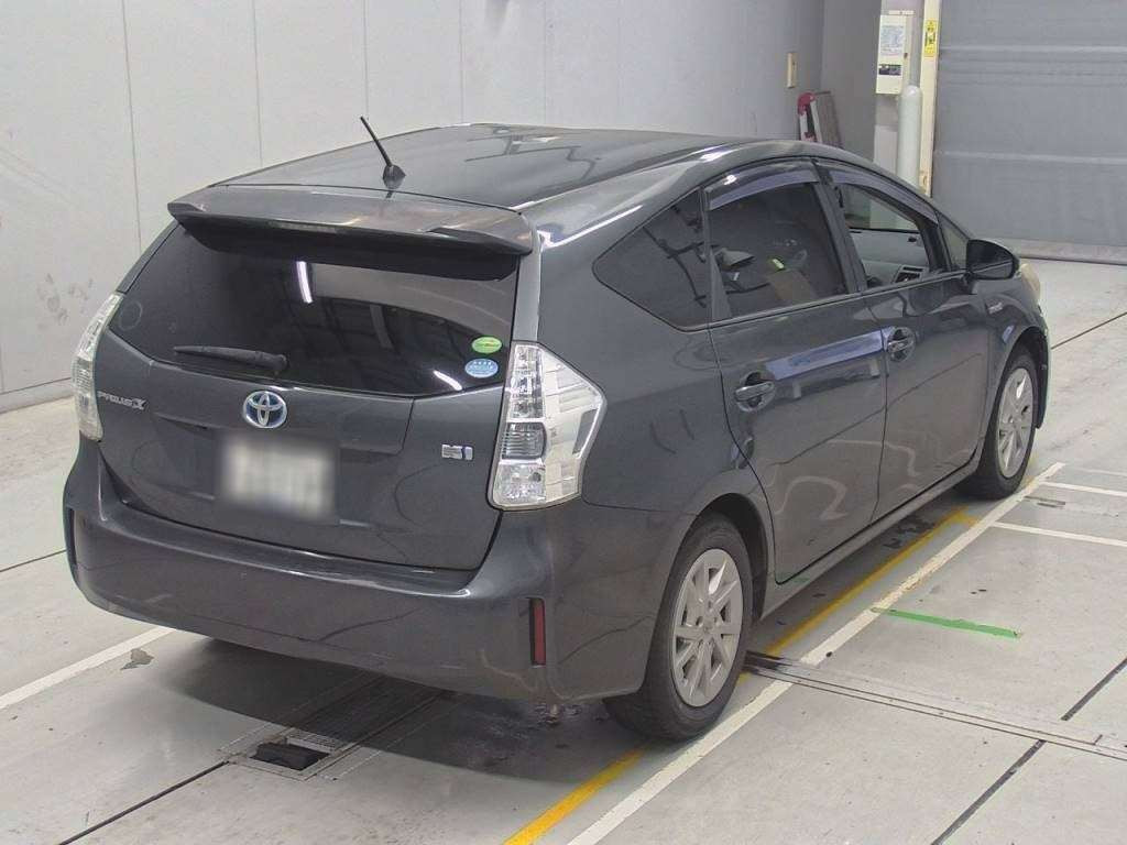 2012 Toyota Prius alpha ZVW40W[1]