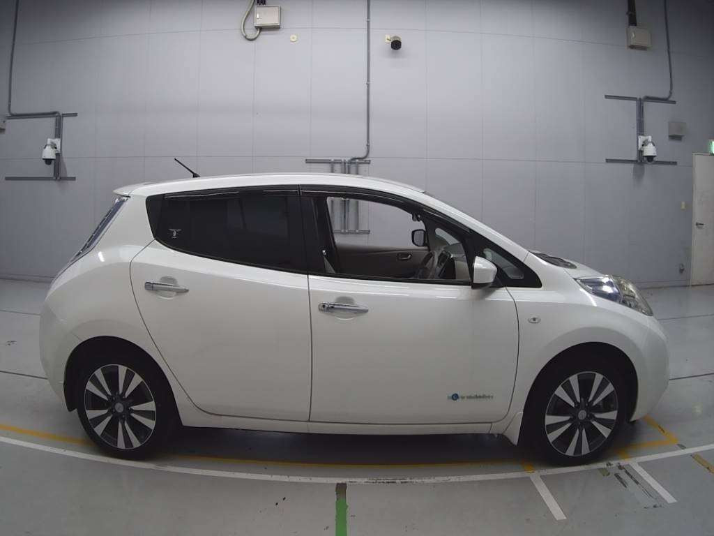 2016 Nissan Leaf AZE0[2]