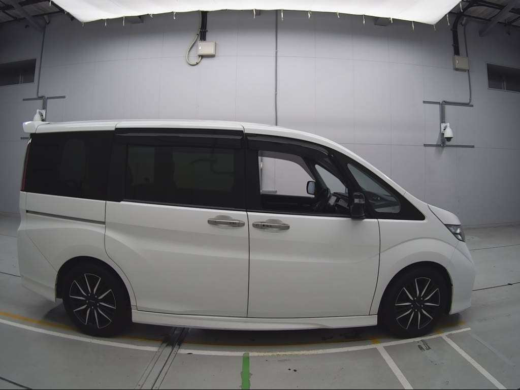 2017 Honda Step WGN RP3[2]