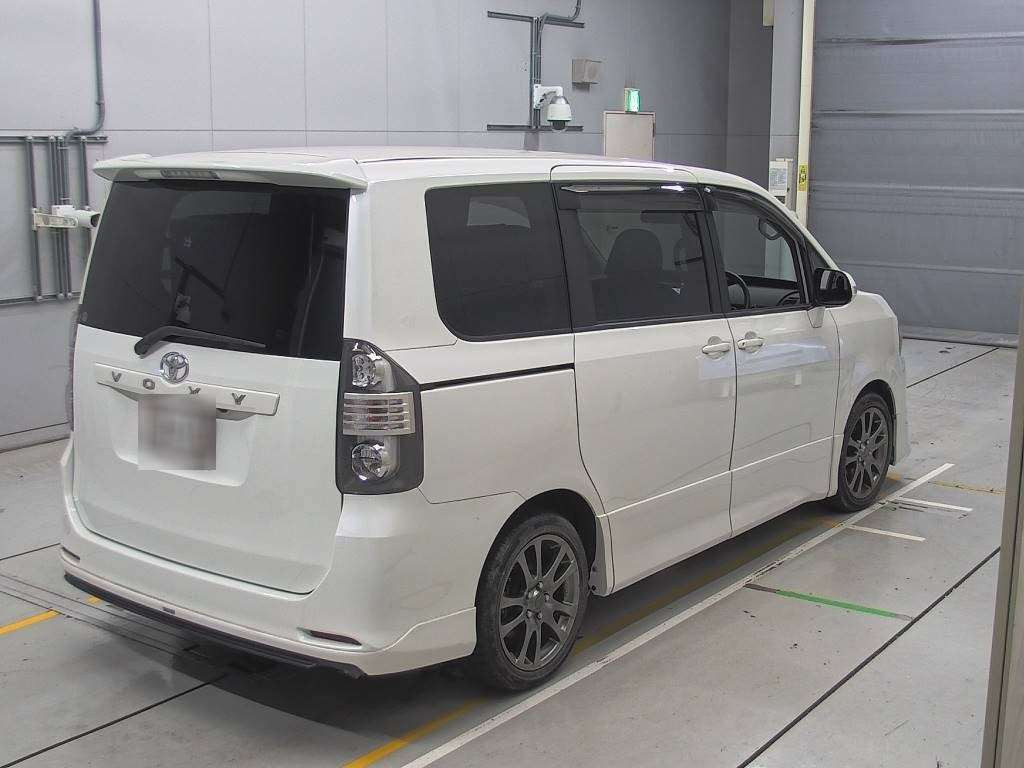 2007 Toyota Voxy ZRR70W[1]