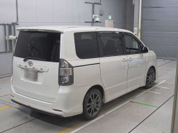 2007 Toyota Voxy