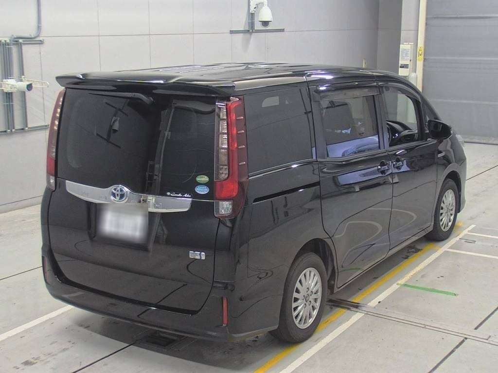 2015 Toyota Noah ZWR80G[1]