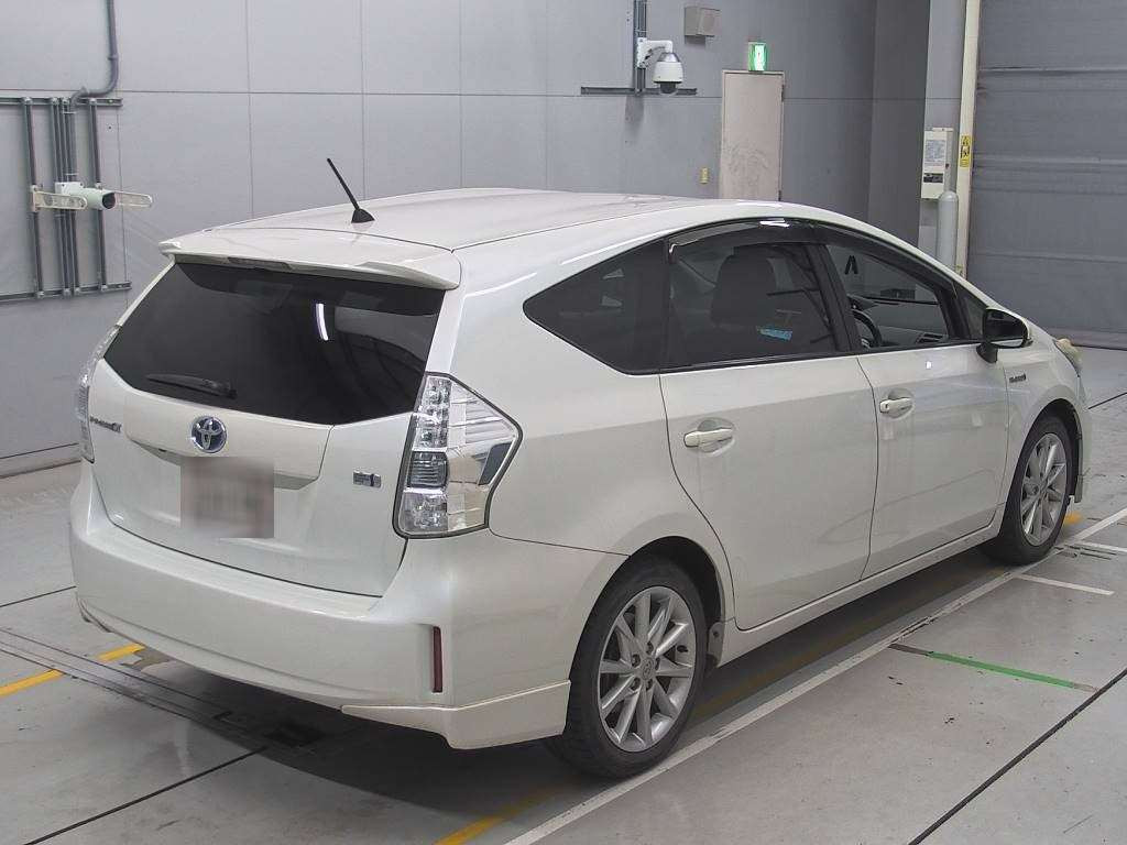 2013 Toyota Prius alpha ZVW40W[1]