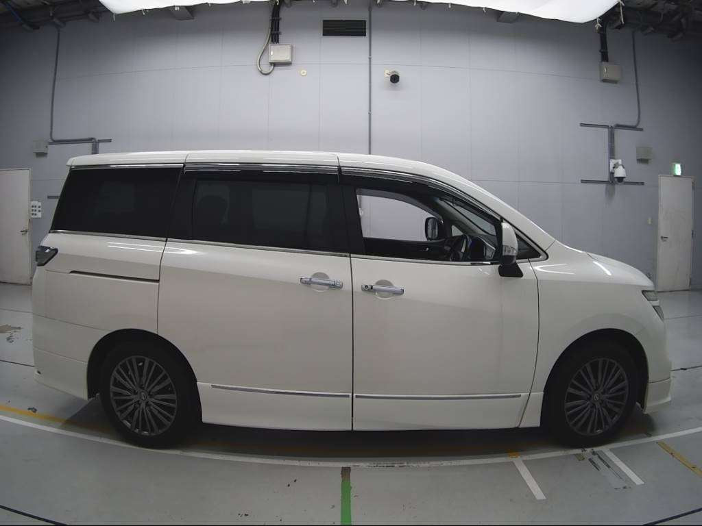 2017 Nissan Elgrand TE52[2]