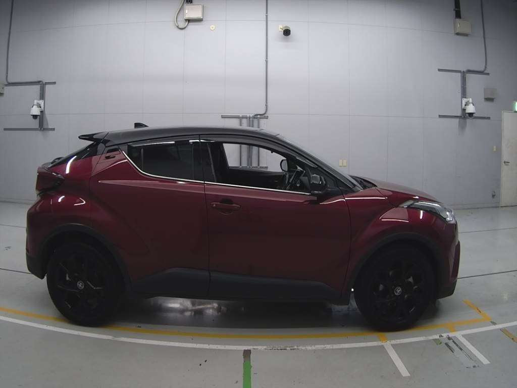 2019 Toyota C-HR NGX50[2]