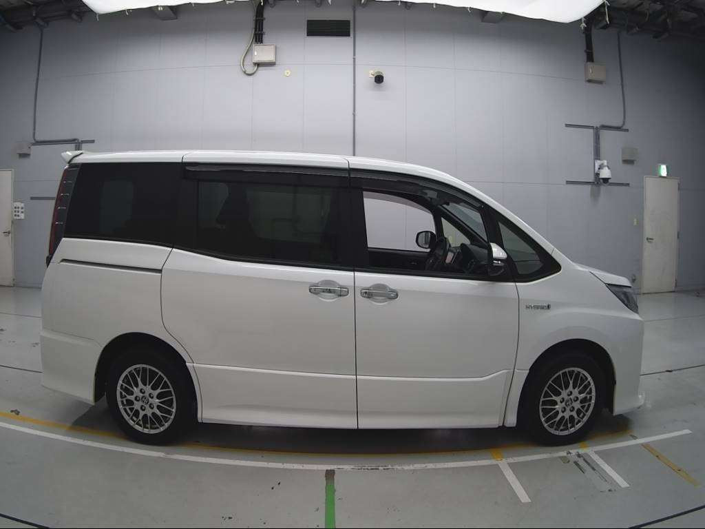 2020 Toyota Noah ZWR80W[2]