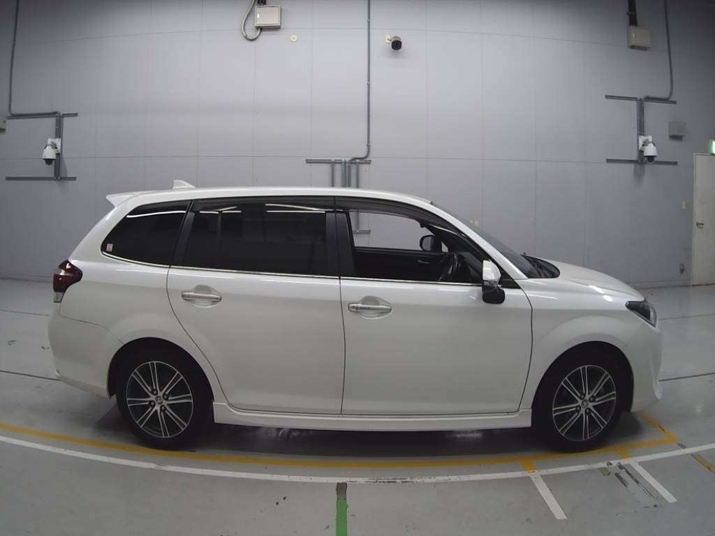 2015 Toyota Corolla Fielder NRE161G[2]