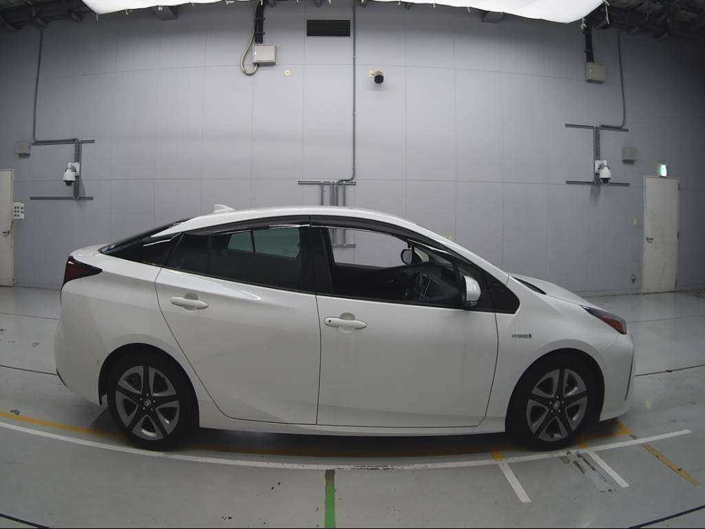 2020 Toyota Prius ZVW51[2]