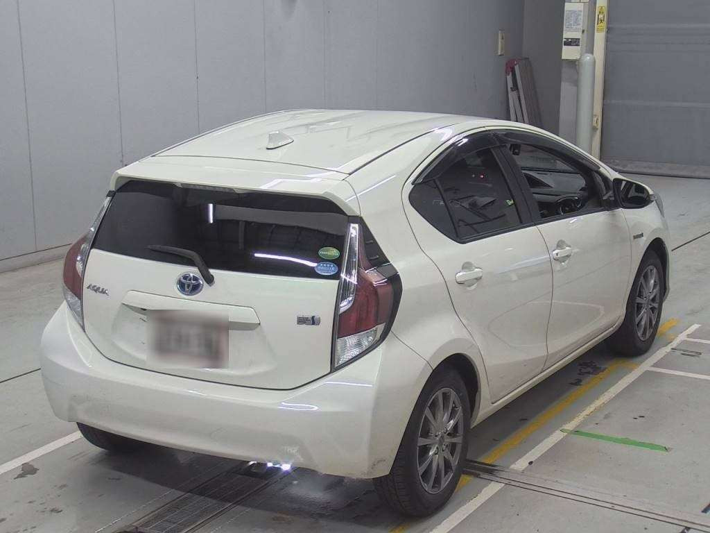 2015 Toyota Aqua NHP10[1]