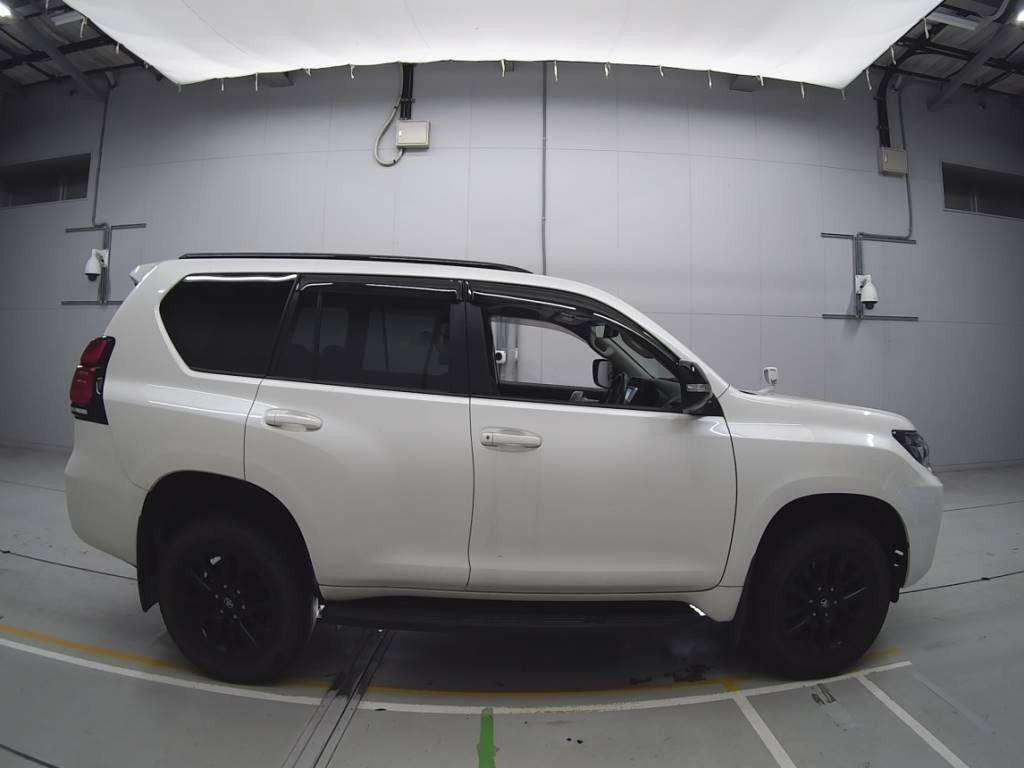 2021 Toyota Land Cruiser Prado GDJ150W[2]