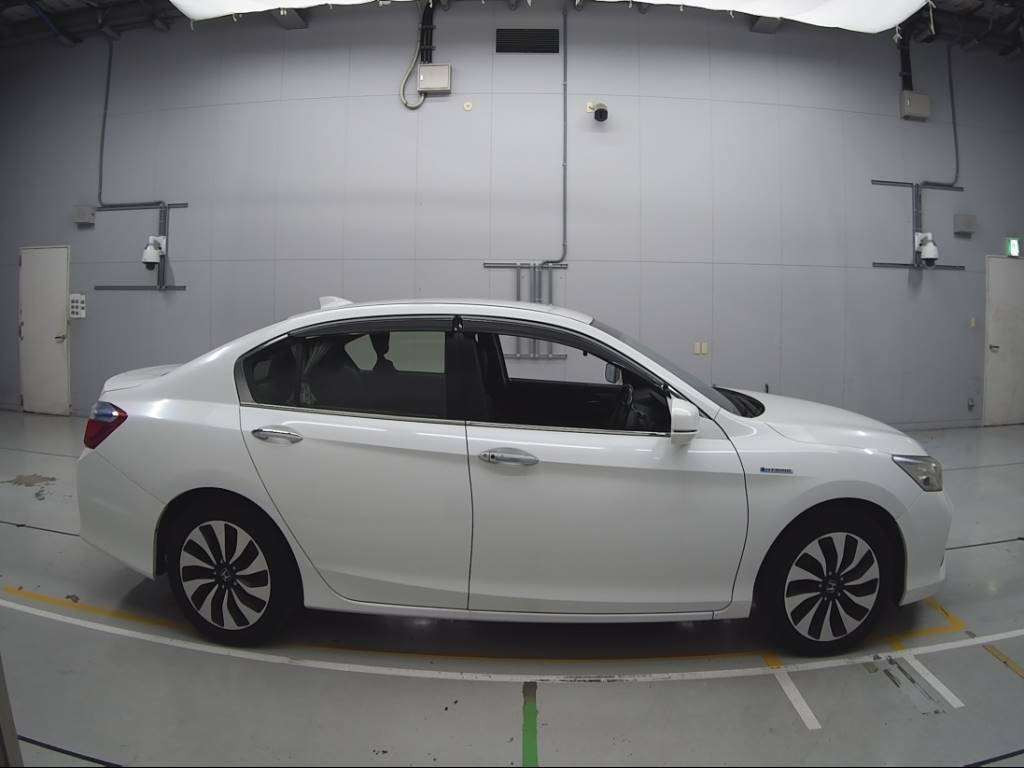 2013 Honda Accord Hybrid CR6[2]