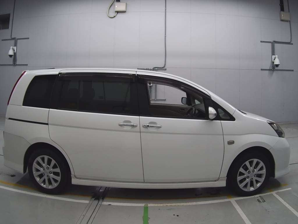 2009 Toyota Isis ANM10W[2]